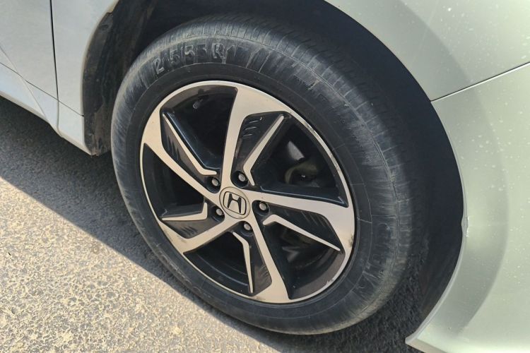 Used Honda Odyssey 2015 Updated Version 2.4L Smart Edition Right Front Wheel Hub