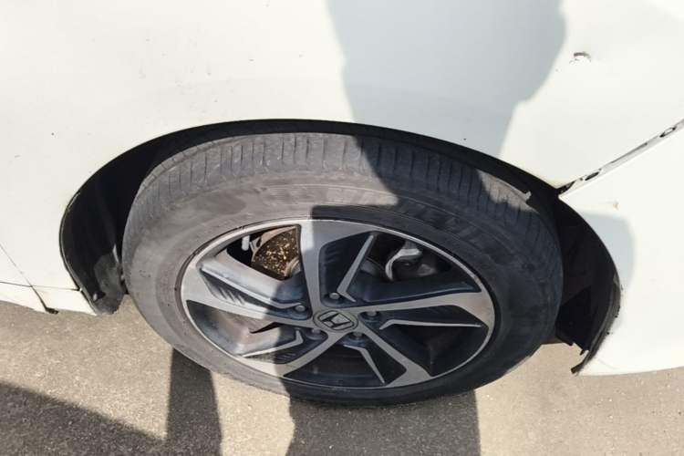 Used Honda Odyssey 2015 Updated Version 2.4L Smart Edition Right Front Wheel Hub