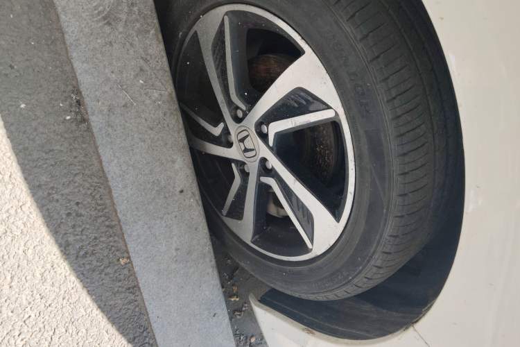 Used Honda Odyssey 2015 2.4L Smart Edition Right Front Wheel Hub