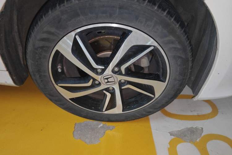 Used Honda Odyssey 2015 2.4L Supreme Edition Right Front Wheel Hub