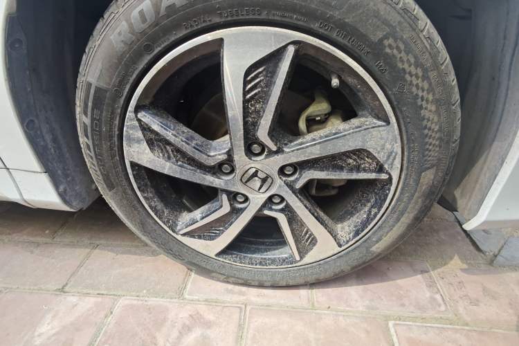 Used Honda Odyssey 2015 Updated Version 2.4L Smart Edition Right Front Wheel Hub