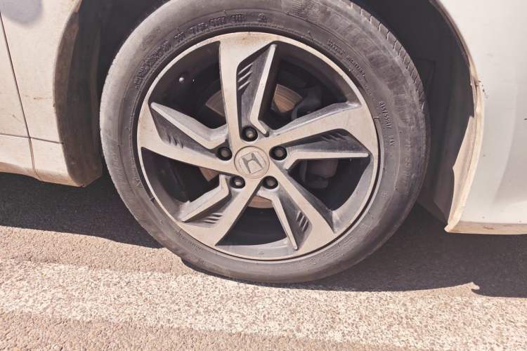 Used Honda Odyssey 2015 Updated Version 2.4L Smart Edition Right Front Wheel Hub