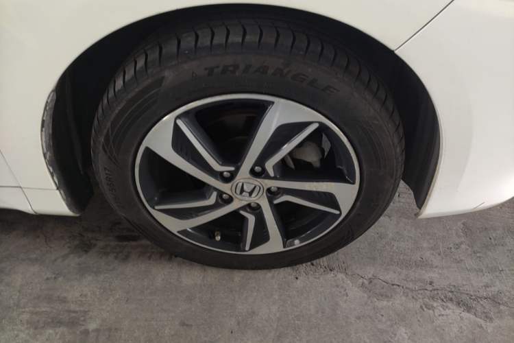 Used Honda Odyssey 2015 2.4L Smart Edition Right Front Wheel Hub