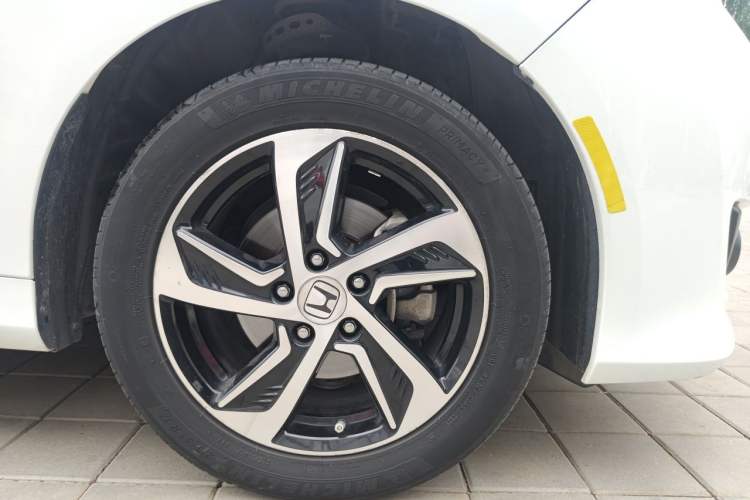 Used Honda Odyssey 2015 2.4L Smart Edition Right Front Wheel Hub