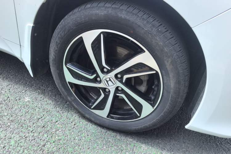 Used Honda Odyssey 2015 2.4L Prestige Edition Right Front Wheel Hub