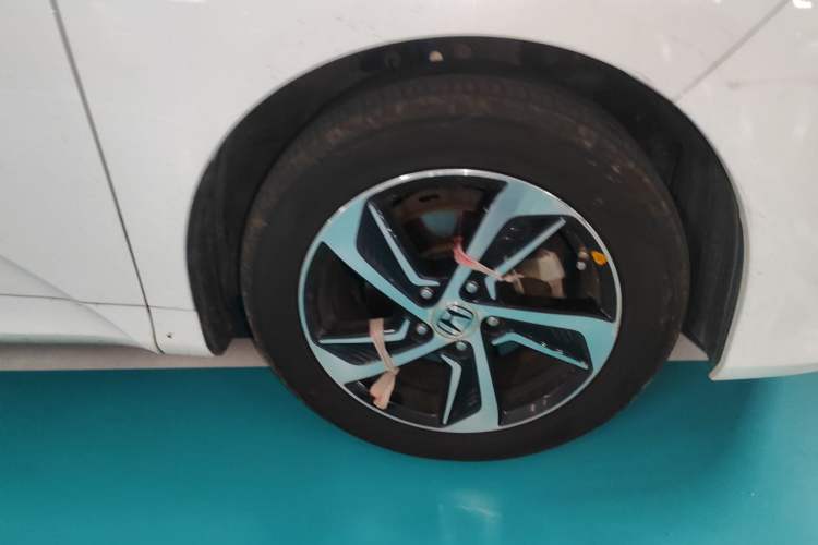 Used Honda Odyssey 2015 Updated Version 2.4L Smart Edition Right Front Wheel Hub