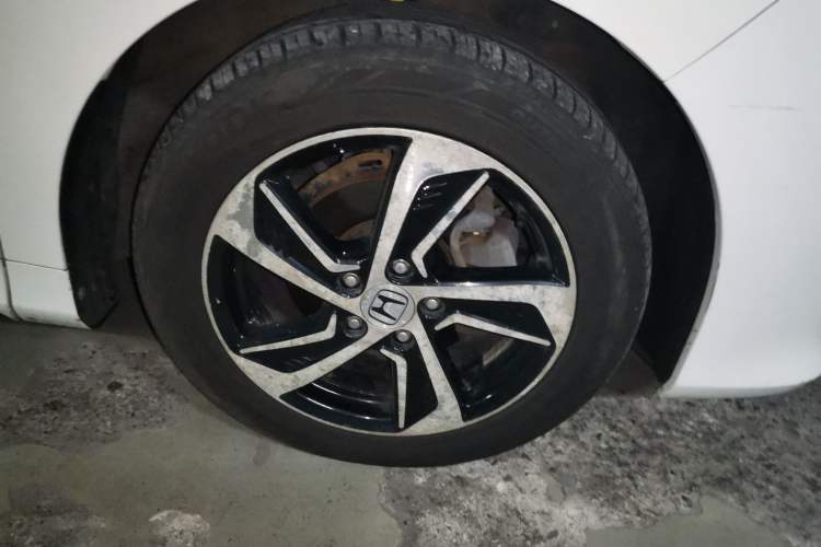 Used Honda Odyssey 2015 2.4L Smart Edition Right Front Wheel Hub