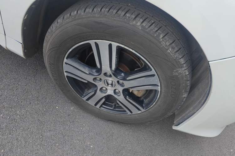 Used Honda Odyssey 2015 2.4L Comfort Edition Right Front Wheel Hub