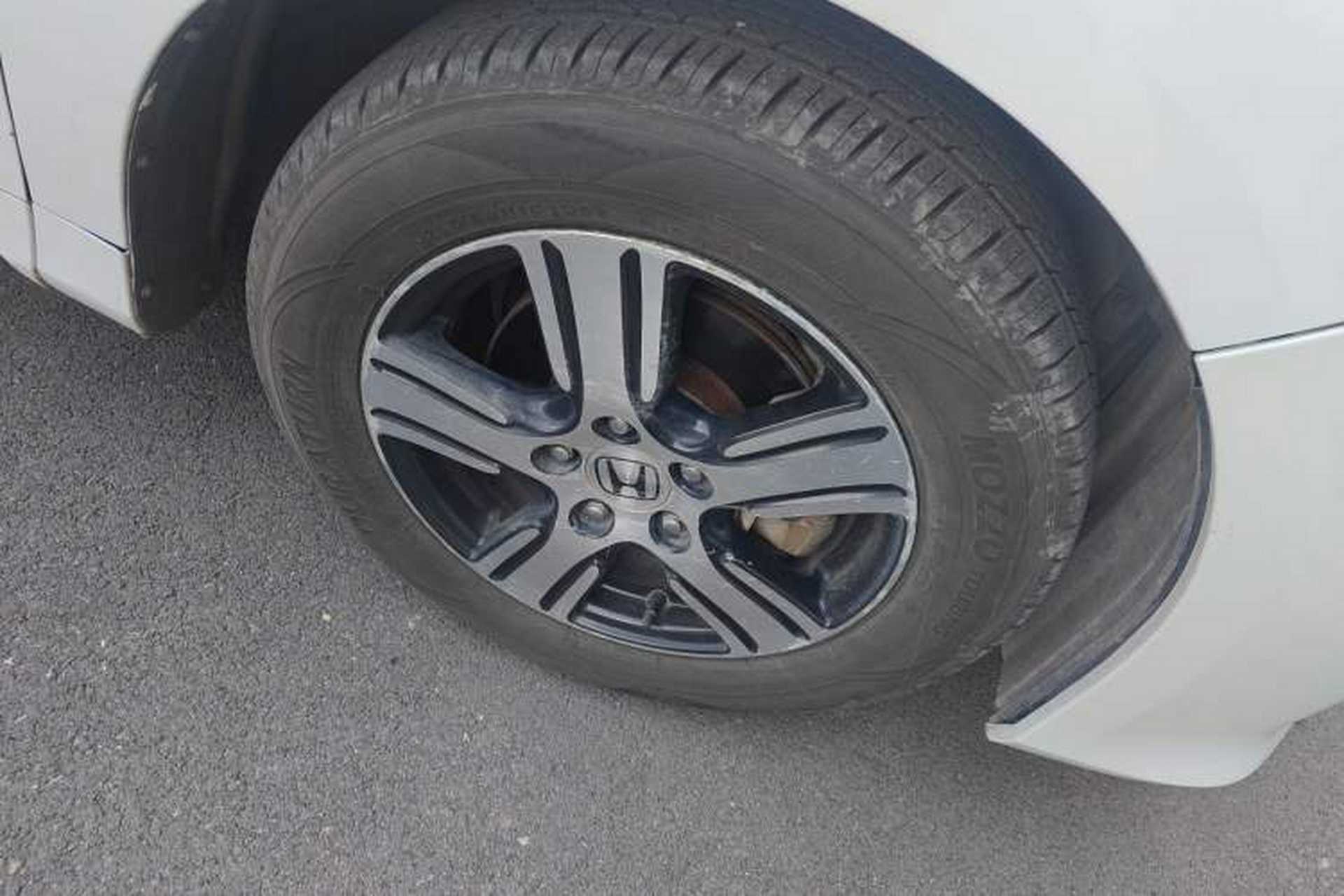 Used Honda Odyssey 2015 2.4L Comfort Edition Right Front Wheel Hub