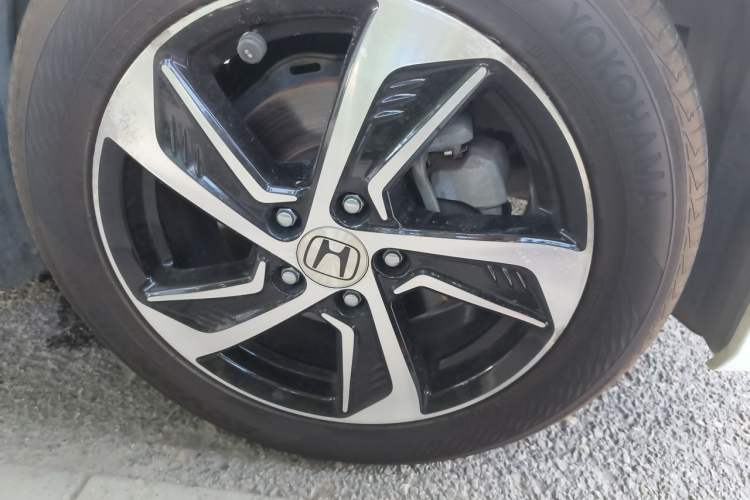 Used Honda Odyssey 2015 2.4L Smart Edition Right Front Wheel Hub