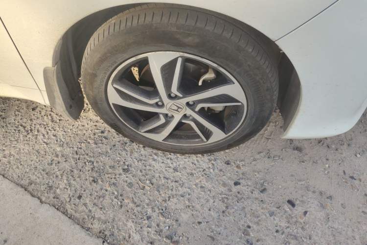 Used Honda Odyssey 2015 Updated Version 2.4L Smart Edition Right Front Wheel Hub