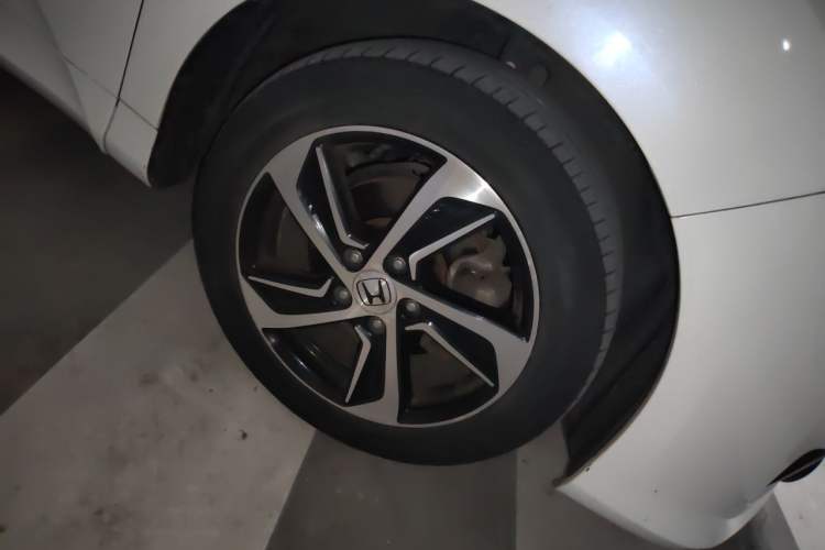 Used Honda Odyssey 2015 2.4L Supreme Edition Right Front Wheel Hub
