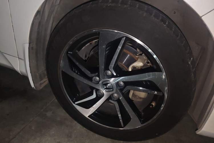 Used Honda Odyssey 2015 2.4L Smart Edition Right Front Wheel Hub