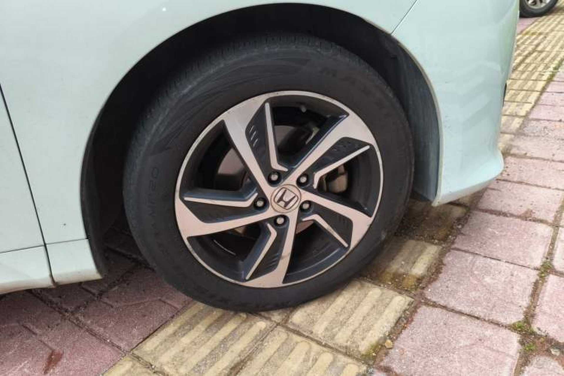 Used Honda Odyssey 2015 2.4L Smart Edition Right Front Wheel Hub