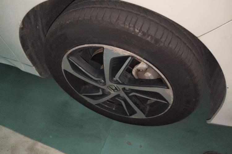 Used Honda Odyssey 2015 2.4L Smart Edition Right Front Wheel Hub
