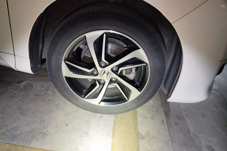 Used Honda Odyssey 2015 Revised 2.4L Luxury Edition Right Front Wheel Hub