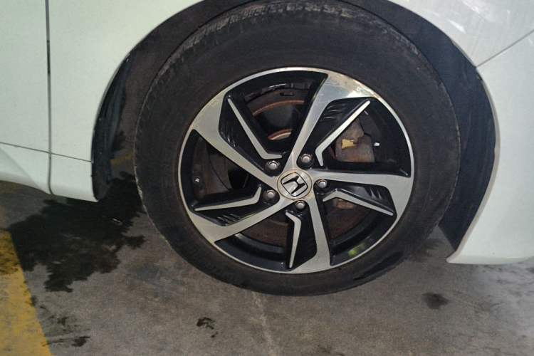 Used Honda Odyssey 2015 Updated Version 2.4L Smart Edition Right Front Wheel Hub