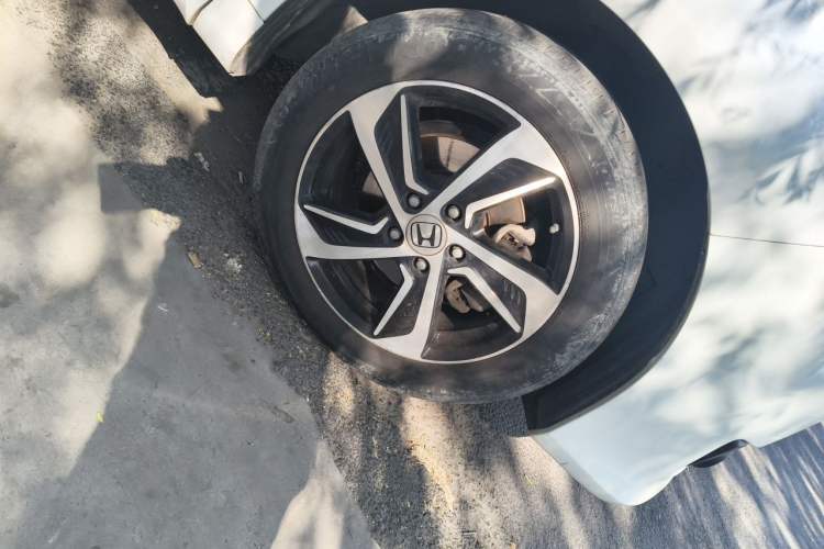 Used Honda Odyssey 2015 2.4L Smart Edition Right Front Wheel Hub