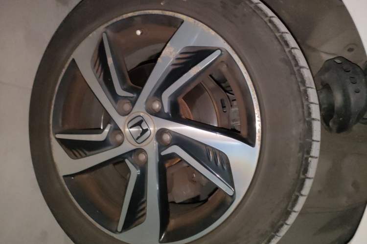 Used Honda Odyssey 2015 2.4L Supreme Edition Right Front Wheel Hub