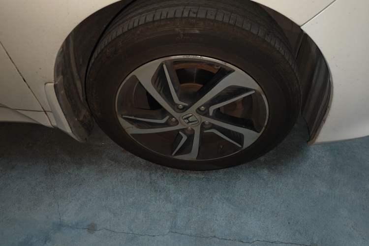 Used Honda Odyssey 2015 Updated Version 2.4L Smart Edition Right Front Wheel Hub