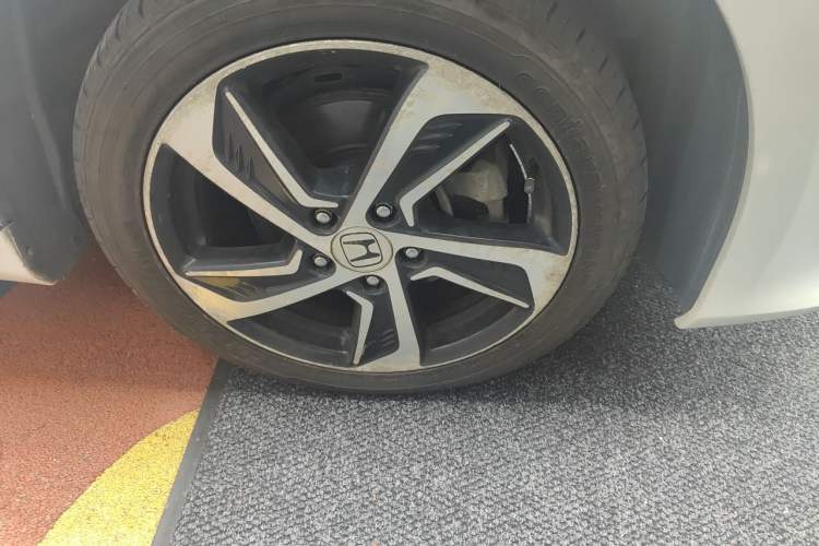Used Honda Odyssey 2015 Updated Version 2.4L Smart Edition Right Front Wheel Hub