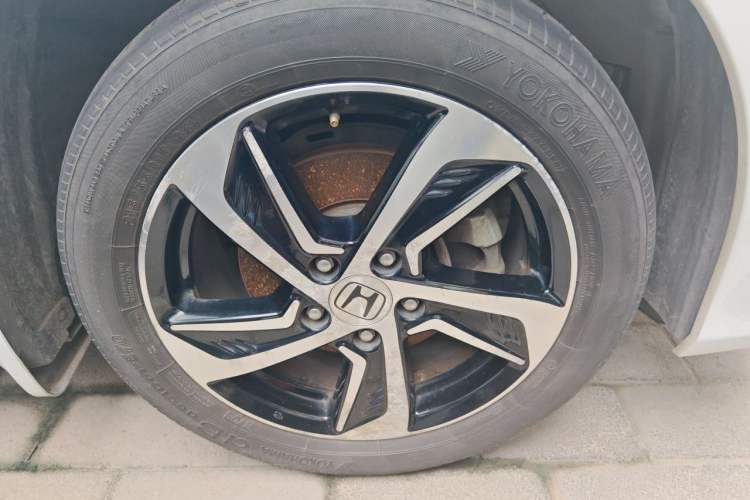 Used Honda Odyssey 2015 Updated Version 2.4L Smart Edition Right Front Wheel Hub