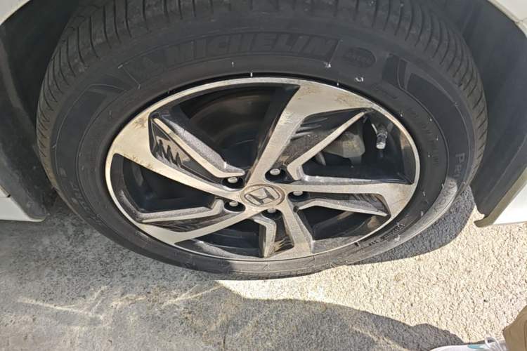 Used Honda Odyssey 2015 Updated Version 2.4L Smart Edition Right Front Wheel Hub