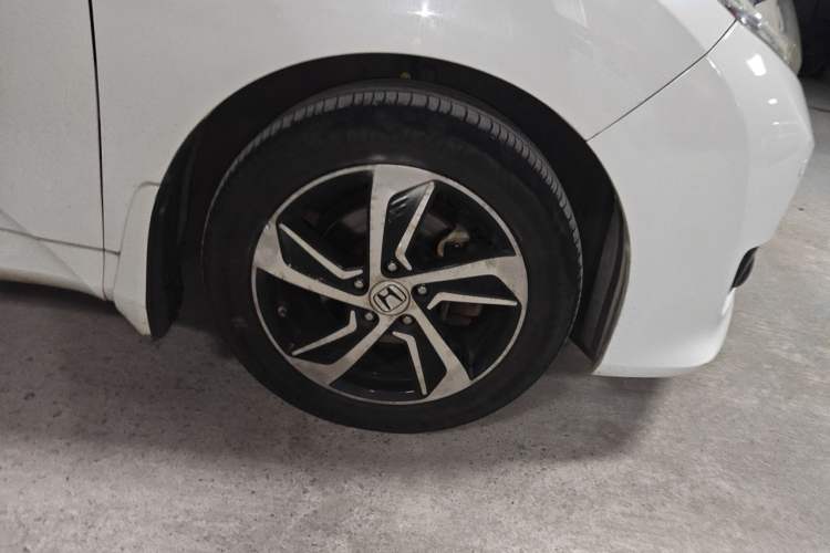 Used Honda Odyssey 2015 Updated Version 2.4L Smart Edition Right Front Wheel Hub