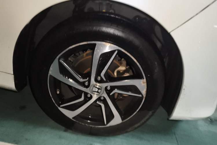 Used Honda Odyssey 2015 2.4L Smart Edition Right Front Wheel Hub