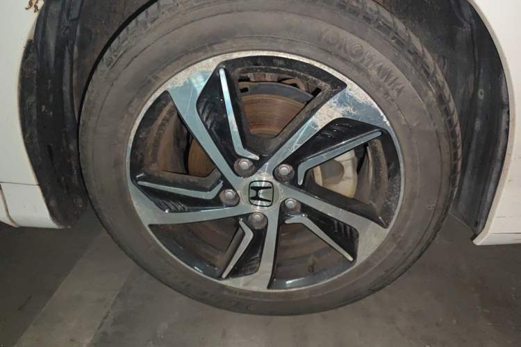 Used Honda Odyssey 2015 2.4L Smart Edition Right Front Wheel Hub
