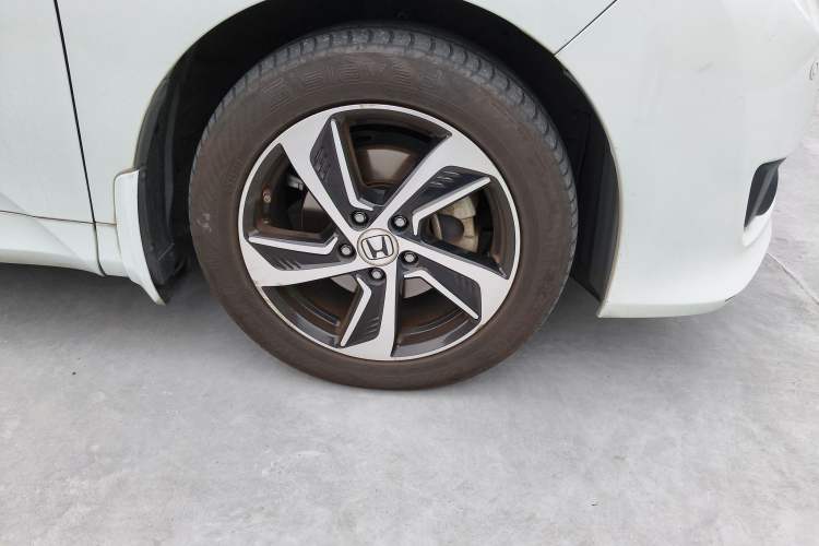 Used Honda Odyssey 2015 2.4L Luxury Edition Right Front Wheel Hub