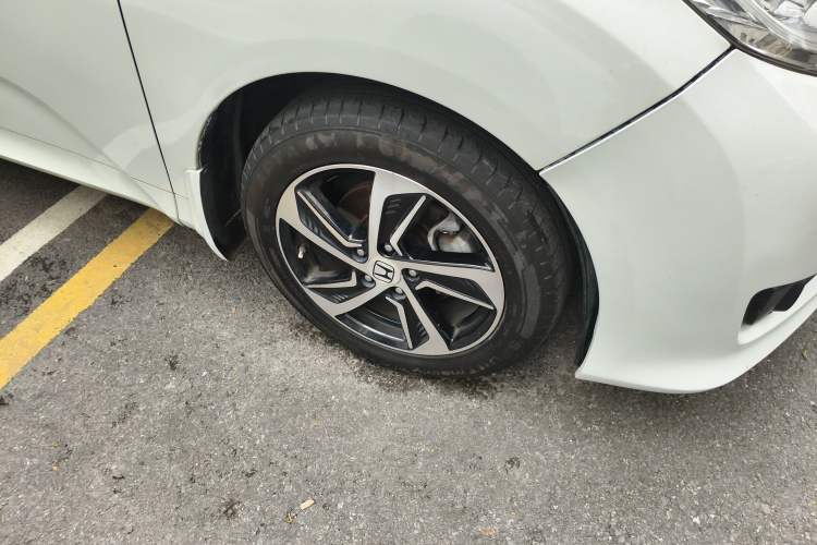 Used Honda Odyssey 2015 Updated Version 2.4L Smart Edition Right Front Wheel Hub
