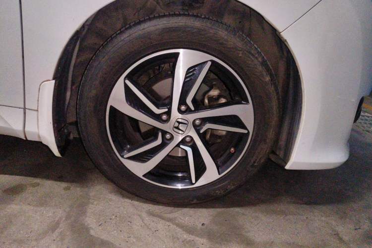 Used Honda Odyssey 2015 Revised 2.4L Luxury Edition Right Front Wheel Hub