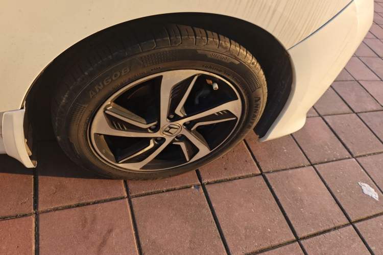 Used Honda Odyssey 2015 Updated Version 2.4L Smart Edition Right Front Wheel Hub
