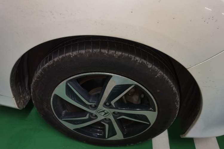 Used Honda Odyssey 2015 2.4L Smart Edition Right Front Wheel Hub