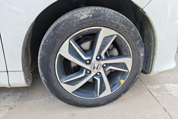 Used Honda Odyssey 2015 Updated Version 2.4L Smart Edition Right Front Wheel Hub