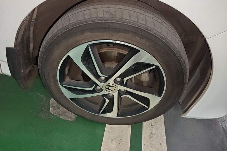 Used Honda Odyssey 2015 Revised 2.4L Luxury Edition Right Front Wheel Hub