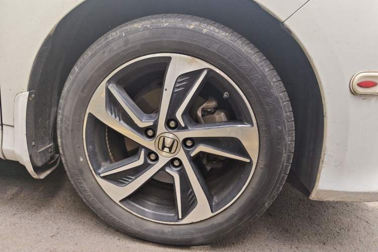 Used Honda Odyssey 2015 Updated Version 2.4L Smart Edition Right Front Wheel Hub