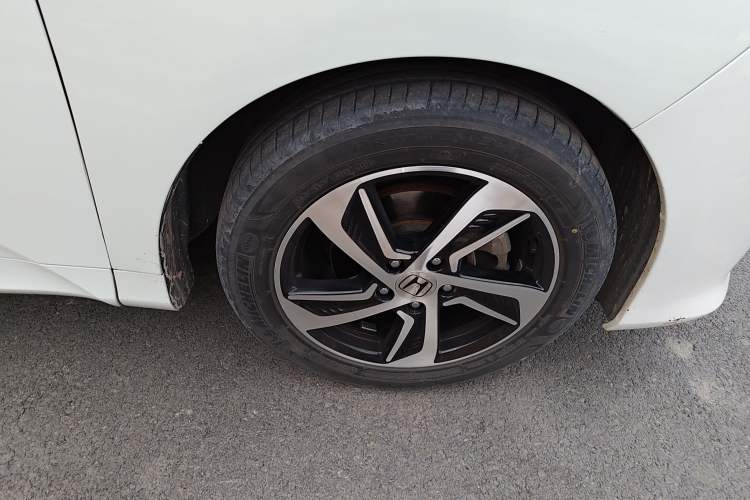 Used Honda Odyssey 2015 2.4L Luxury Edition Right Front Wheel Hub