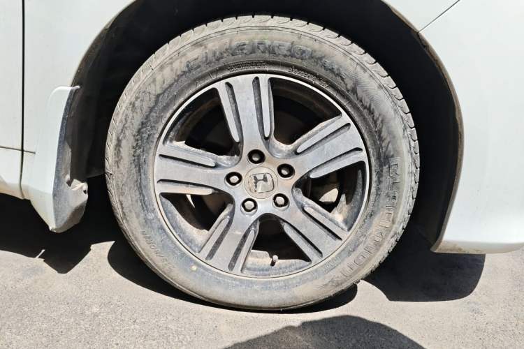 Used Honda Odyssey 2015 2.4L Comfort Edition Right Front Wheel Hub