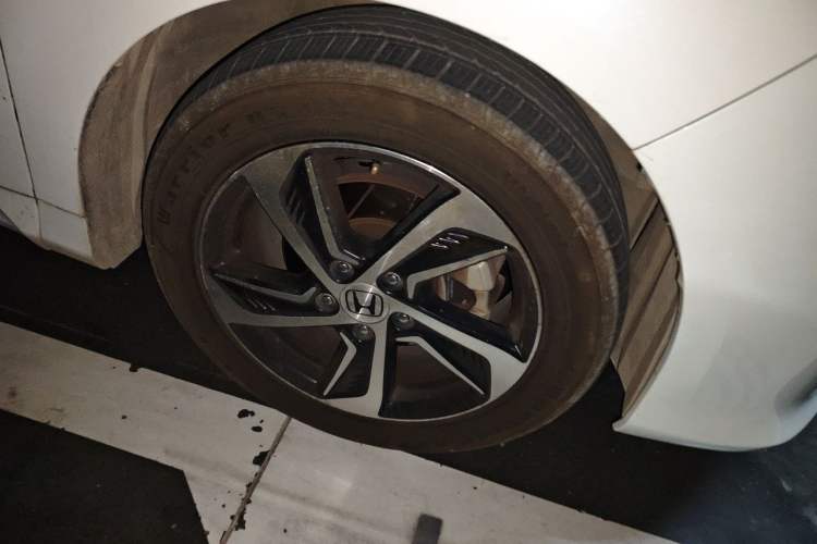 Used Honda Odyssey 2015 Updated Version 2.4L Smart Edition Right Front Wheel Hub