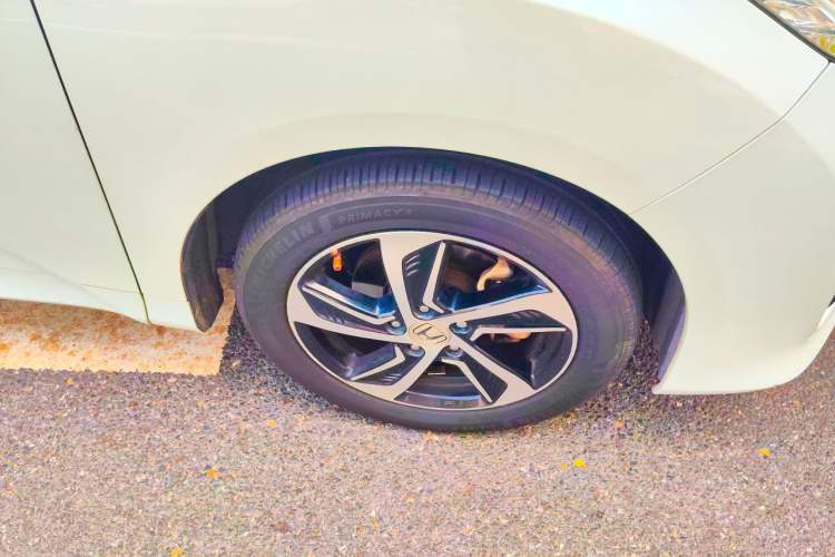 Used Honda Odyssey 2015 Updated Version 2.4L Smart Edition Right Front Wheel Hub