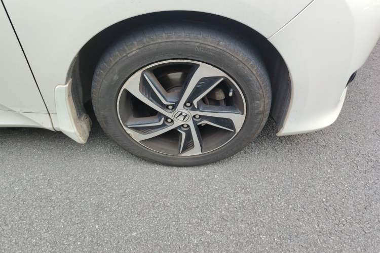 Used Honda Odyssey 2015 2.4L Luxury Edition Right Front Wheel Hub