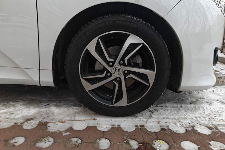 Used Honda Odyssey 2015 2.4L Smart Edition Right Front Wheel Hub