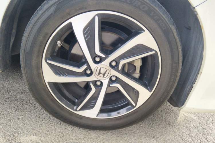 Used Honda Odyssey 2015 Updated Version 2.4L Smart Edition Right Front Wheel Hub