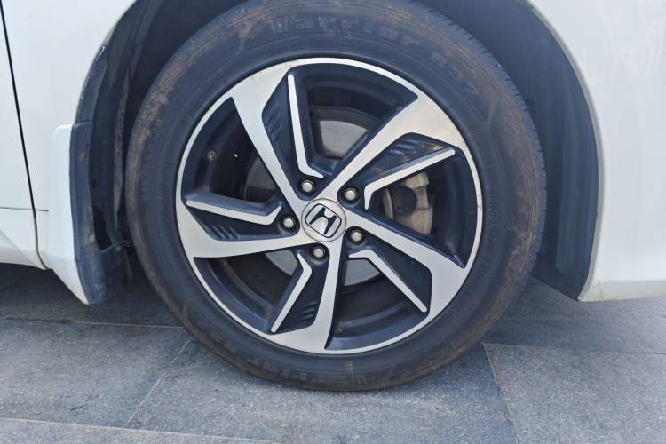 Used Honda Odyssey 2015 2.4L Luxury Edition Right Front Wheel Hub