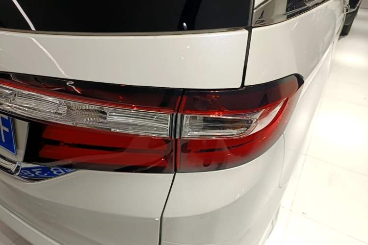 Used Honda Odyssey 2015 Updated Version 2.4L Smart Edition Right Rear Taillight