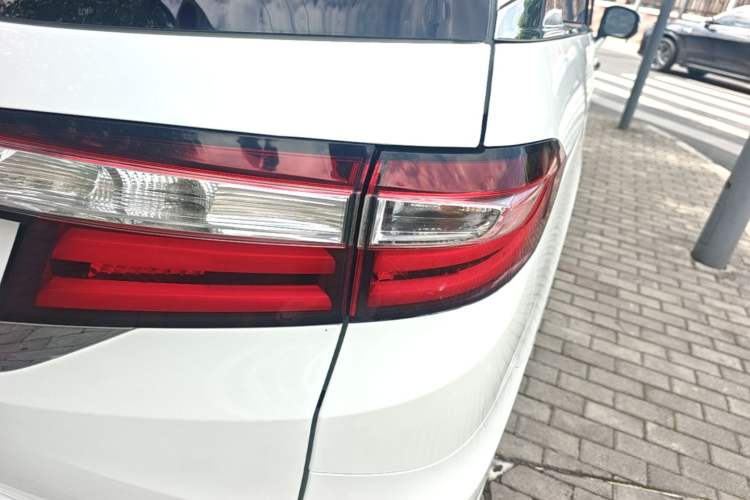 Used Honda Odyssey 2015 2.4L Smart Edition Right Rear Taillight