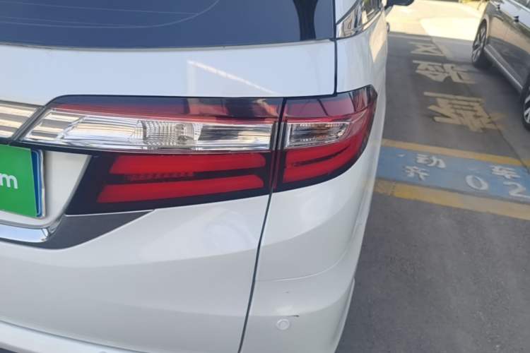 Used Honda Odyssey 2015 Revised 2.4L Luxury Edition Right Rear Taillight