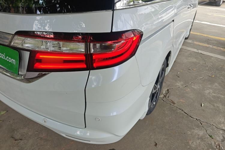 Used Honda Odyssey 2015 Revised 2.4L Luxury Edition Right Rear Taillight